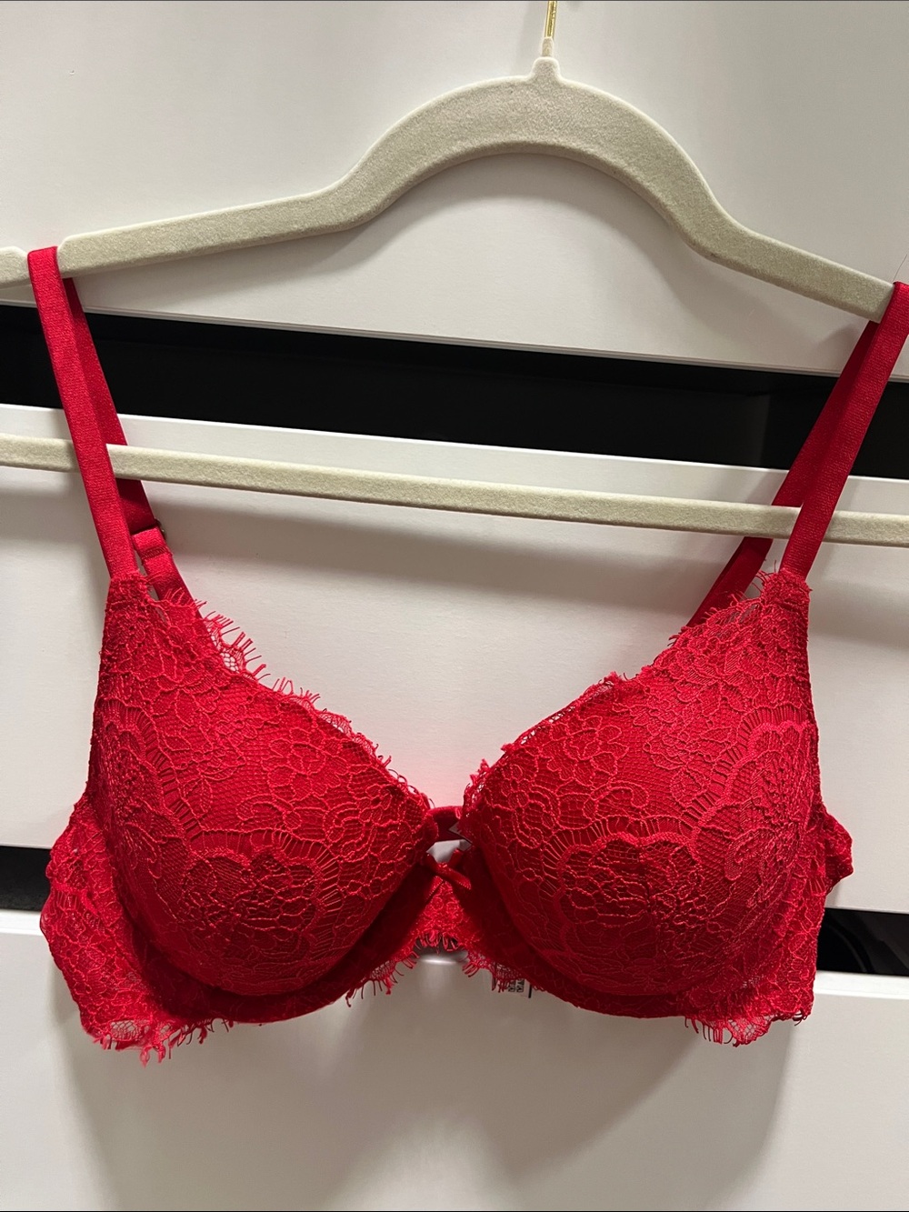 Victoria's Secret Dream Angel lined perfect coverage Red Lace Bra